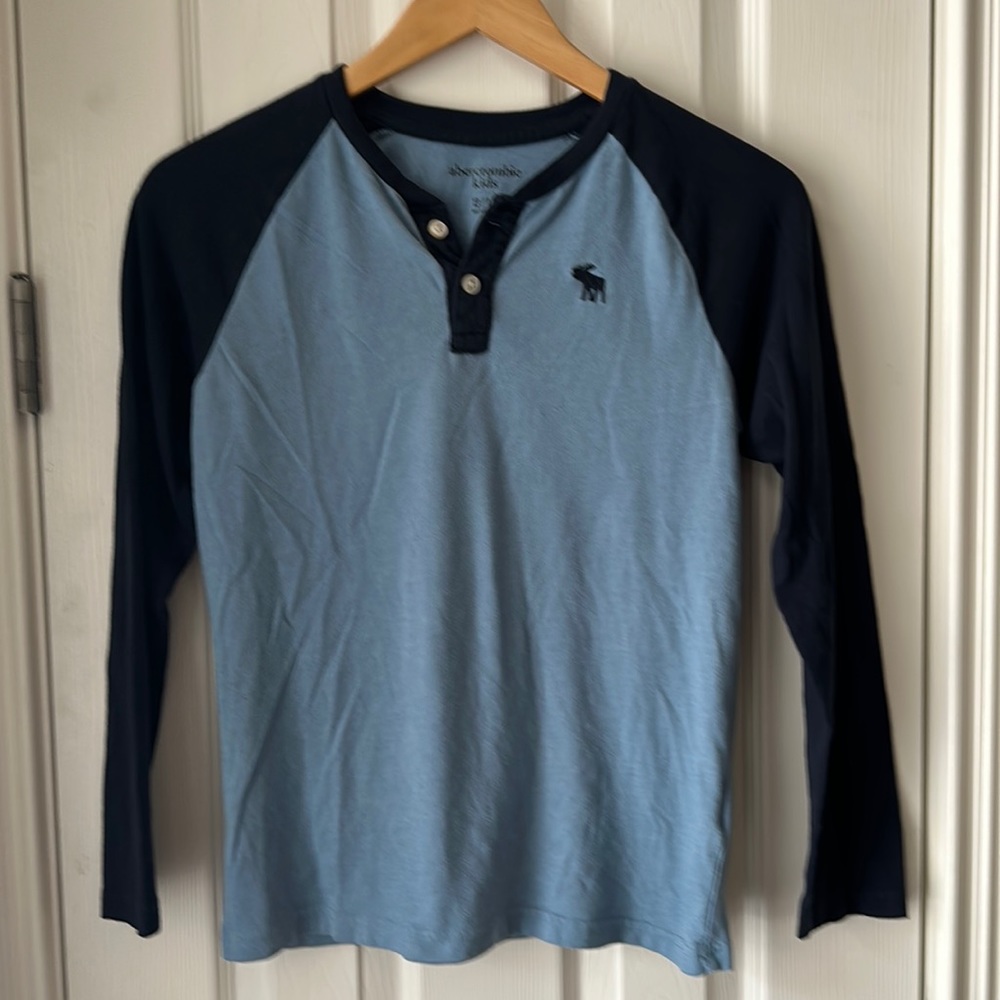 Abercrombie kids raglan 3/4 sleeve size 13/14 boys shirt